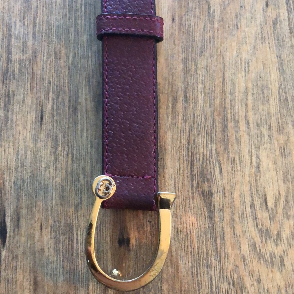Vintage Gucci thin burgundy horseshoe belt